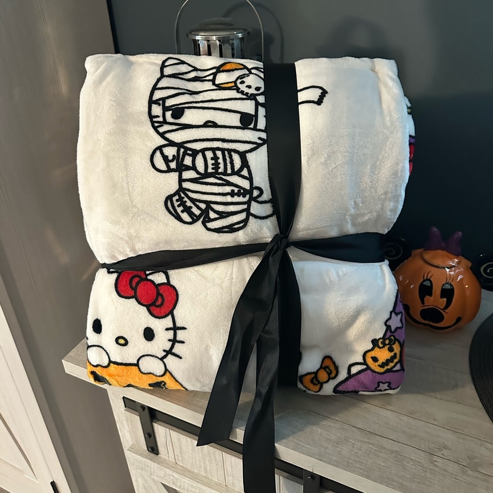 Hello kitty Halloween Skeleton Witch Ghost blanket Queen